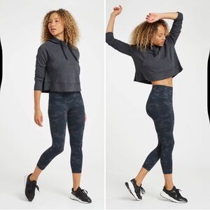 Spanx Looked At Me Now Cropped Black Camo Leggings Size Small